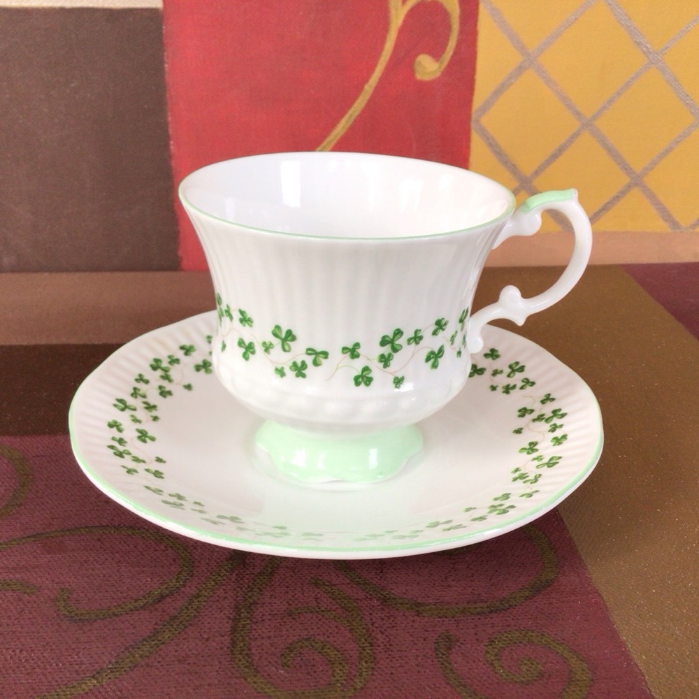 Elizabethan Shamrock Teacup And Saucer, Bone China England Ribbed Tea Cup Duo